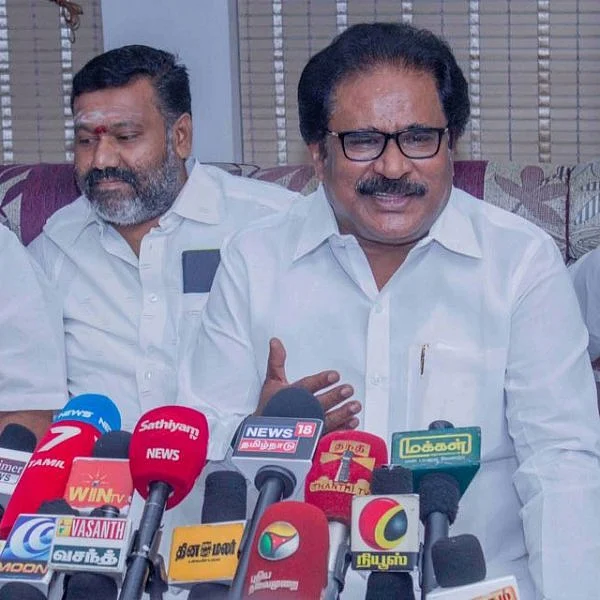 மார்பிங் விவகாரம் அறியாமல் முதல்வரை கடுமையாக விமர்சித்த திருநாவுக்கரசர்!