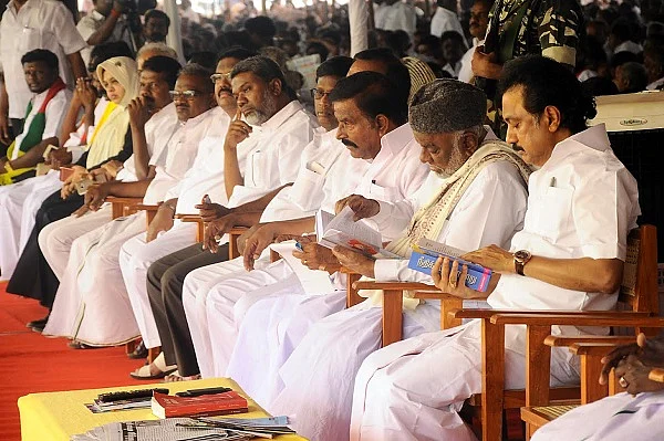 அன்று 'மது விலக்கு'... இன்று ஜெ. மரணம் மீதான நீதி விசாரணை... முதல் கையெழுத்தும், ஸ்டாலின் அறிவிப்பும்...