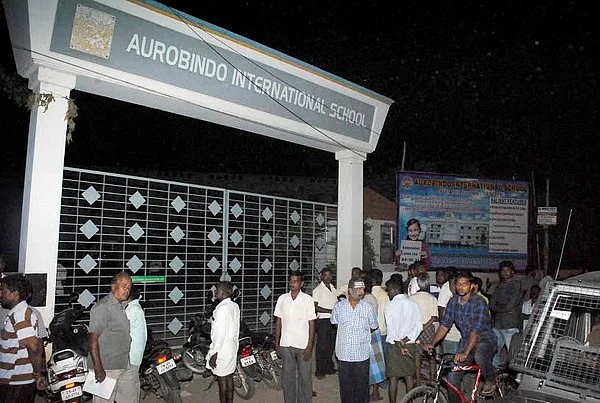 'என்னை உனக்கு புடிச்சிருக்கா'...?' - தமிழாசிரியரின் வக்கிரம்