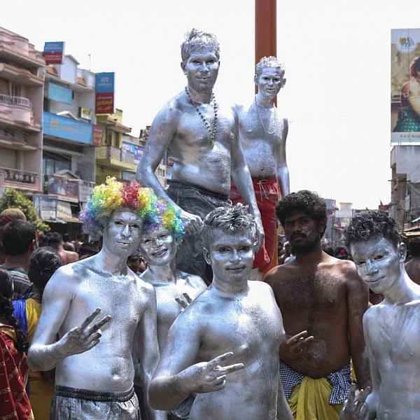 பவானி செல்லியாண்டியம்மன் மாசி திருவிழா சேற்று வேசம்!