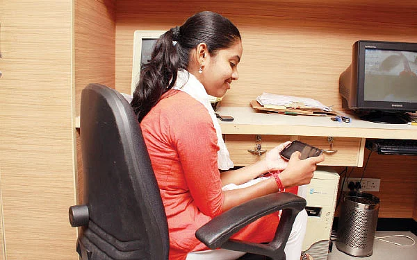 ஸ்மார்ட்போன்: தகவல் திருடும் போலி ஆப்ஸ்கள்!