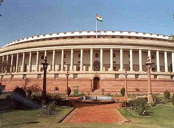 விமான நிலையங்களுக்குள் உடுருவ முயற்சிப்பவர்களை கண்டதும் சுட உத்தரவு!