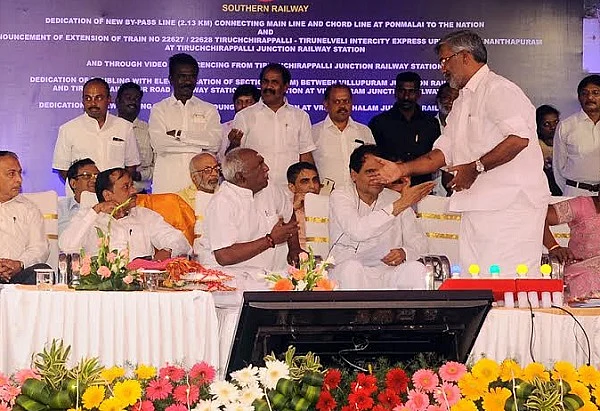 திருச்சி சிவா பேச்சுக்கு பி.ஜே.பி.யினர் எதிர்ப்பு ! ஆங்கிலத்தில் பேசியது தான் காரணமா?