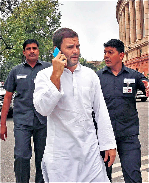 உள்ளரசியல் to உலக அரசியல்: 4 நிமிட வாசிப்பில் ஜூனியர் விகடனின் 8 மேட்டர்கள்!