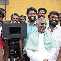 'மேற்குத்தொடர்ச்சி மலை' படப்பிடிப்பு தளத்தில் இளையராஜா! ((படங்கள்)