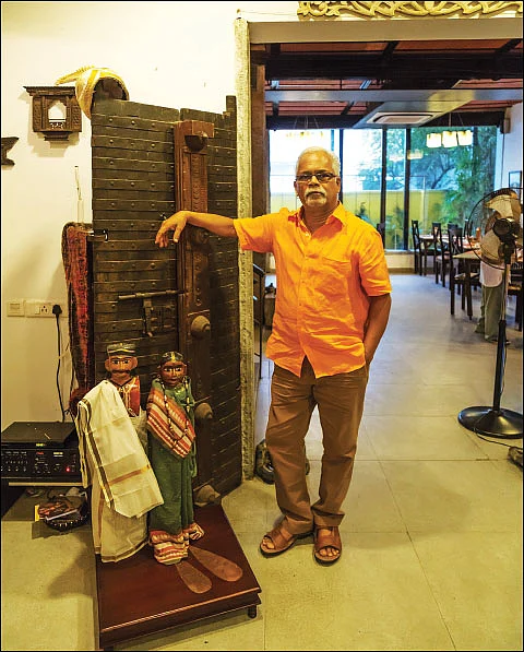 "தமிழன் என்று வெளியே சொல்லிக்கொள்ள முடியவில்லை!” - சாரு நிவேதிதா