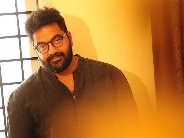 ``வனிதா இனிமேலாவது ஒழுங்கா இருங்க... உங்களால் அந்த ரெண்டு பேருக்குத்தான் பிரச்னை?!'' - ராபர்ட்