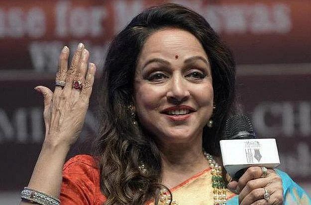 நான் நினைத்தால் ஒரு நிமிடத்தில் முதல்வராகிவிடுவேன்..! ஹேமமாலினி நம்பிக்கை