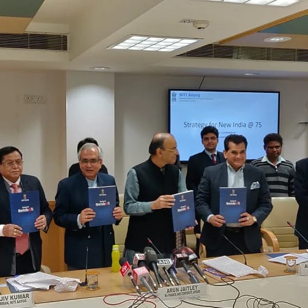 `சிவில் சர்வீஸ் தேர்வுக்கு வயது வரம்பைக் குறைக்க வேண்டும்!' - நிதி ஆயோக் ஆலோசனை
