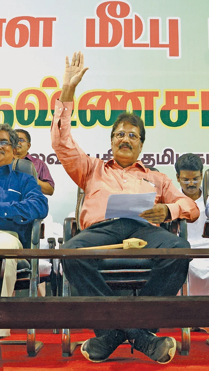 “ஆர்.எஸ்.எஸ்-ஸில் இருப்பது தவறல்ல... ஐ.எஸ்-ஸில் இருப்பதுதான் தவறு!”