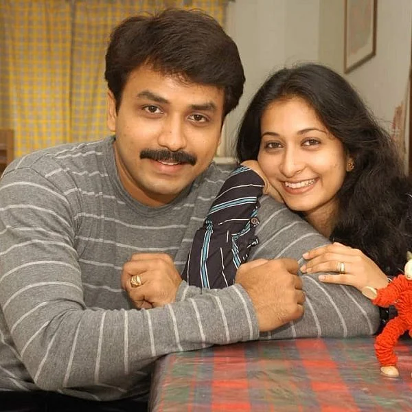 ``என் கணவர் பிசினஸ் பண்றார்; அவர் நடிப்பைவிட்டு விலகலை!" - சிந்து ஷியாம்