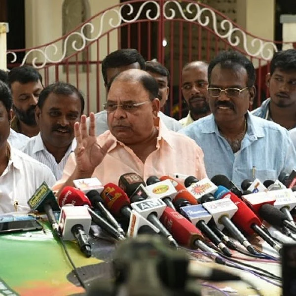 ‘ குழந்தை தன்னுடையது இல்லை எனக் கூறவில்லையே..?' - ஜெயக்குமாரை சீண்டும் வெற்றிவேல்