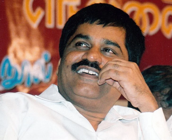 சிலைக்கு மாடலாக அமர்ந்த அண்ணா! - பிடிவாதமாகச் சாதித்த எம்.ஜி.ஆர் #50yearsofAnnaStatue