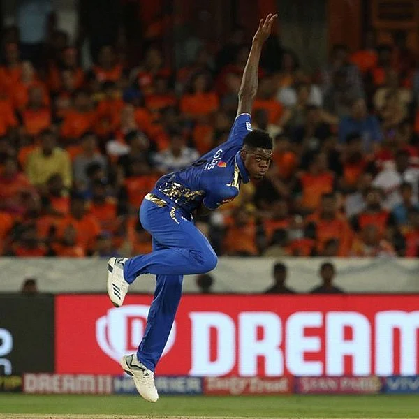இது IPL இல்லை, WIPL! - மும்பை vs ஹைதராபாத் மேட்ச் ரிப்போர்ட்