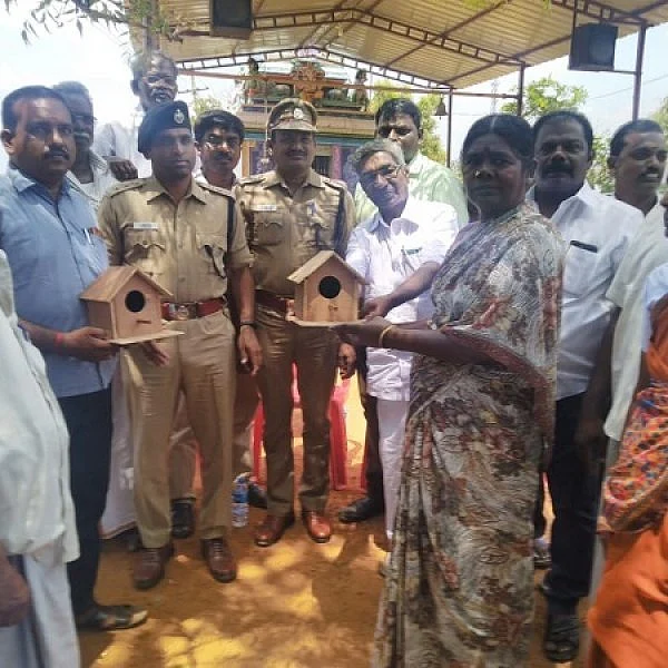 `சிட்டுக்குருவிகளால் என்ன பயன்?' - நெல்லையில் நடந்த விழிப்புணர்வு நிகழ்ச்சி