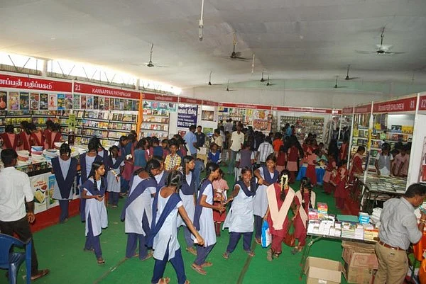 பத்தாயிரம் தலைப்புகள்... லட்சக்கணக்கில் புத்தகம்... சிலிர்க்க வைக்கும் புத்தக திருவிழா!