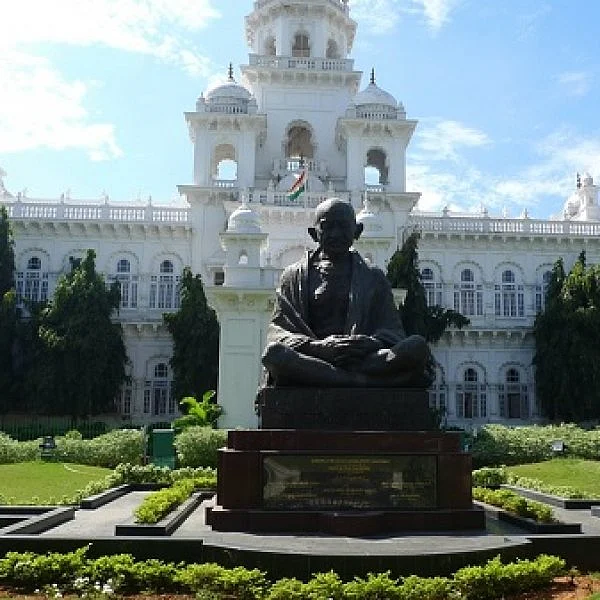 கோடீஸ்வரர்கள்... படிப்பாளிகள் - புதுப்பொலிவுடன் தெலங்கானா சட்டமன்றம்