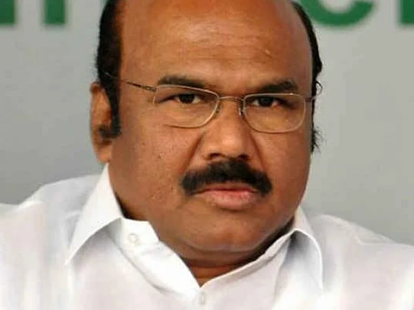 ``போஸ்டர் ஒட்டணும், 30 ஆயிரமாவது கொடுய்யா...!" - அமைச்சர் ஜெயக்குமார் குரலில் மிமிக்ரி மோசடி