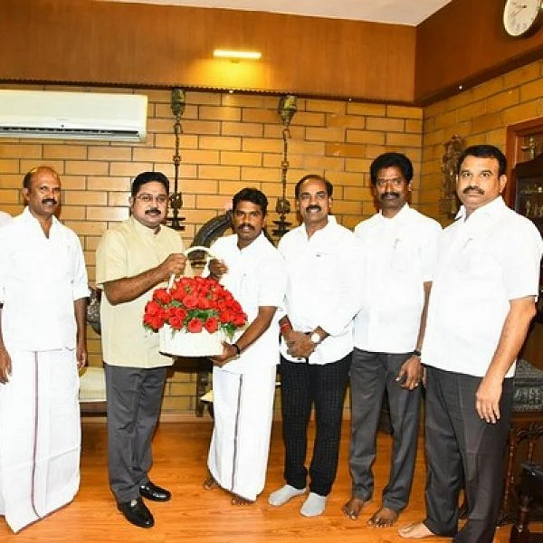 `சீக்கிரம் வாங்க சசிகலா பக்கம்' - தினகரனை சந்தித்த பின் அலெர்ட் கொடுத்த அ.தி.மு.க எம்.எல்.ஏ