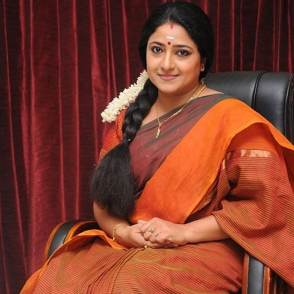 ``என் நாலு பசங்க பச்சைமிளகாய் சாப்பிடுறதைப் பார்த்து கண் கலங்கிட்டேன்!" - பிரவீனா