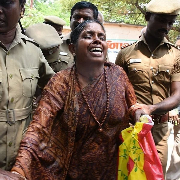`என் மகள், எங்கே எப்படி இறந்தாள் என்றே தெரியல' - தாய் எடுத்த விபரீத முடிவு