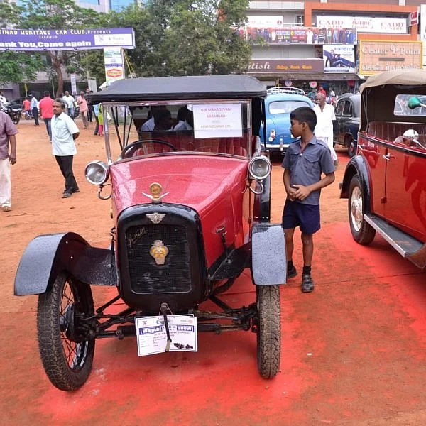காரைக்குடி வின்டேஜ் கார் எக்ஸ்போவில் கவனம் ஈர்த்த அந்த ஒரு கார்!