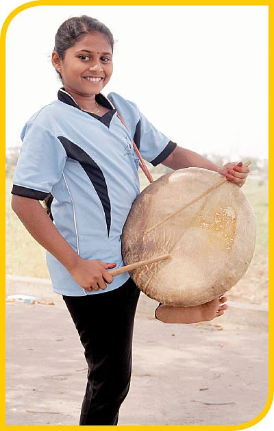 அறுவடை ஒயில்..ஆடும் மயில் !