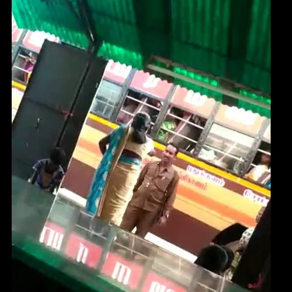 ரூ.30-க்கு ஆசைப்பட்டதால் ரூ.200 அபராதம்- வசைபாடிய பெண்... பளார் விட்ட கண்டக்டர்!