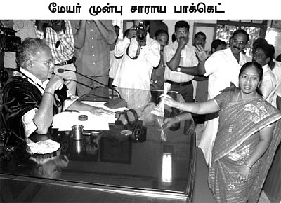 சாராயத்தைக் குடிச்சிப் பாருங்க...