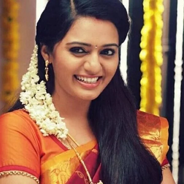 `'பூனை ஜாய்க்கு ஆபரேஷன் முடியறவரைக்கும் எனக்கு படபடன்னு இருந்தது! - ஆங்கர் ஐஸ்வர்யா