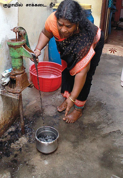 குடிநீர்க் குழாயில் சாக்கடை...