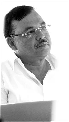 மிஸ்டர் கழுகு: திவாகரனை காட்டிக் கொடுத்த ராவணன்!