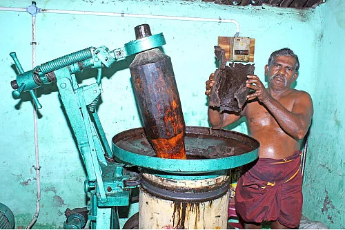 ஆயுளைக் கூட்டும் ... ஆரோக்கியத்தைக் காக்கும்... மரச்செக்கு எண்ணெய்!