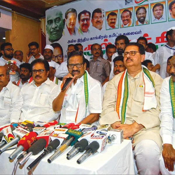 முட்டிக்கொண்ட தலைவர்கள், முட்டுக் கொடுத்த அழகிரி!