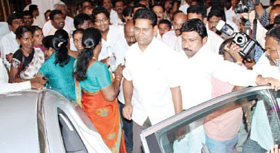 மிஸ்டர் கழுகு: ஒரு டி.ஜி.பி. ரெண்டு தளபதிகள்!