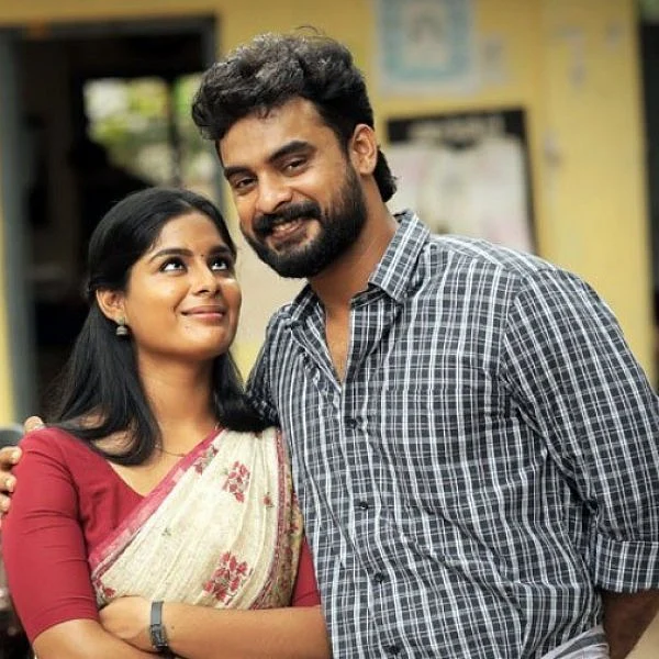 ``எல்லாம் ஷெரி... பட்ஷே, தமிழனை இப்படிக் காட்டியிருக்க வேண்டாம் ஷாரே!" - `தீவண்டி' படம் எப்படி?