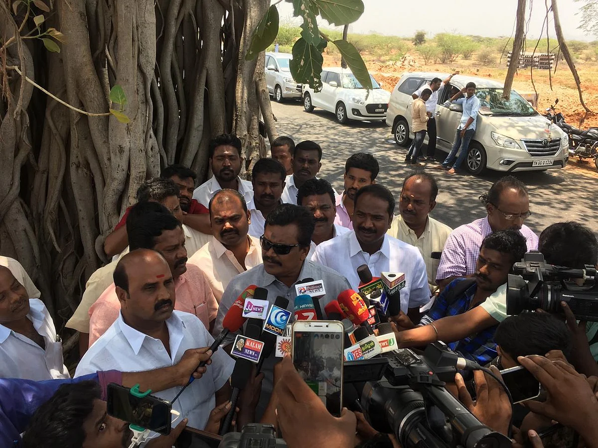 ``தி.மு.க வோடு சேர்ந்து ஆட்சியைக் கலைப்போம்!" − தங்கதமிழ்ச்செல்வன் அதிரடி