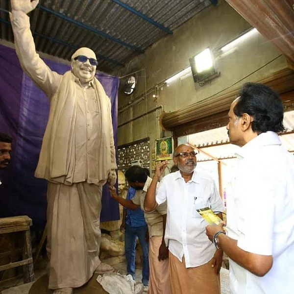 அண்ணா அறிவாலயத்தில் வைக்கத் தயாராகும் கருணாநிதியின் முழு உருவச்சிலை!