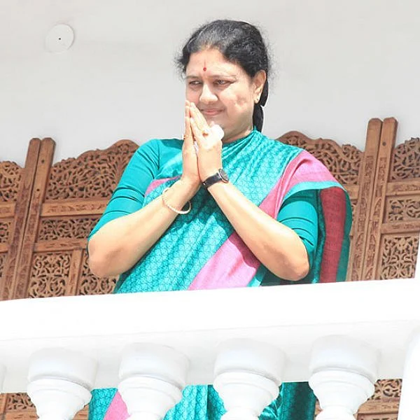`பொதுச் செயலாளர் ஏன்... அ.தி.மு.க. வழக்கின் அடுத்தகட்டம்!' - சசிகலாவிடம் தினகரன் பேசியது என்ன?