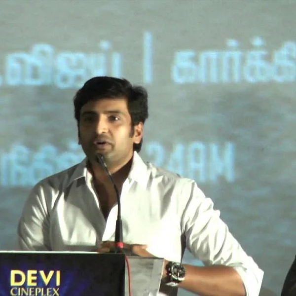 ”சிவகார்த்திகேயனுக்கு நான் போட்டி இல்லை”: நடிகர் சந்தானம் விளக்கம்