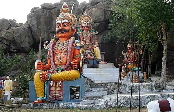 உறவுகளை பிணைக்கும் குலதெய்வ வழிபாடு...!