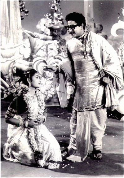 பேசிக் கொல்வாய்ங்களே..!
