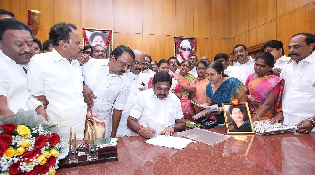 முதல்வர் பழனிசாமியின் முதல் ஐந்து கையெழுத்துக்கள்!