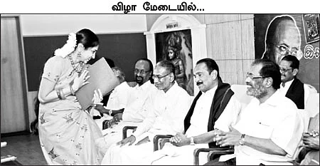 வைகோ மேடையில் தமிழச்சி!