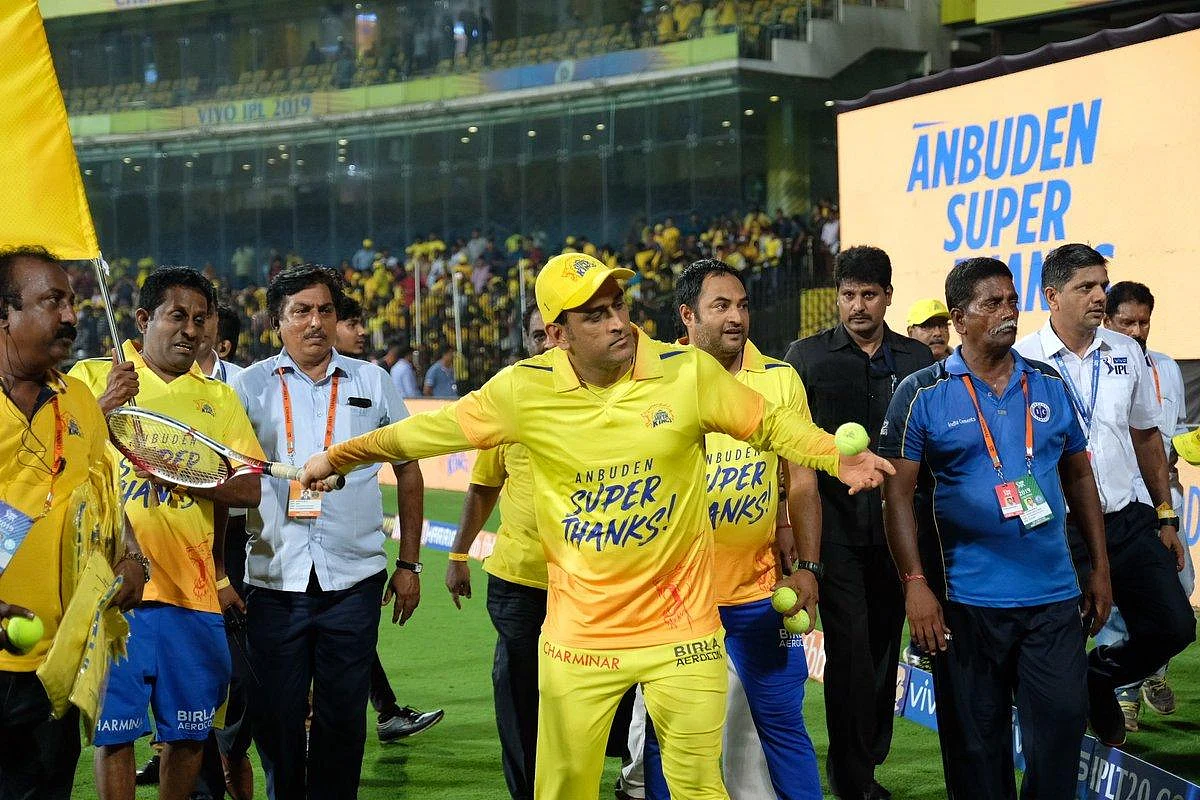 #AnbuDen சூப்பர் தேங்க்ஸ்... இதுதான் CSK தோனியிஸம் #LapOfHonour