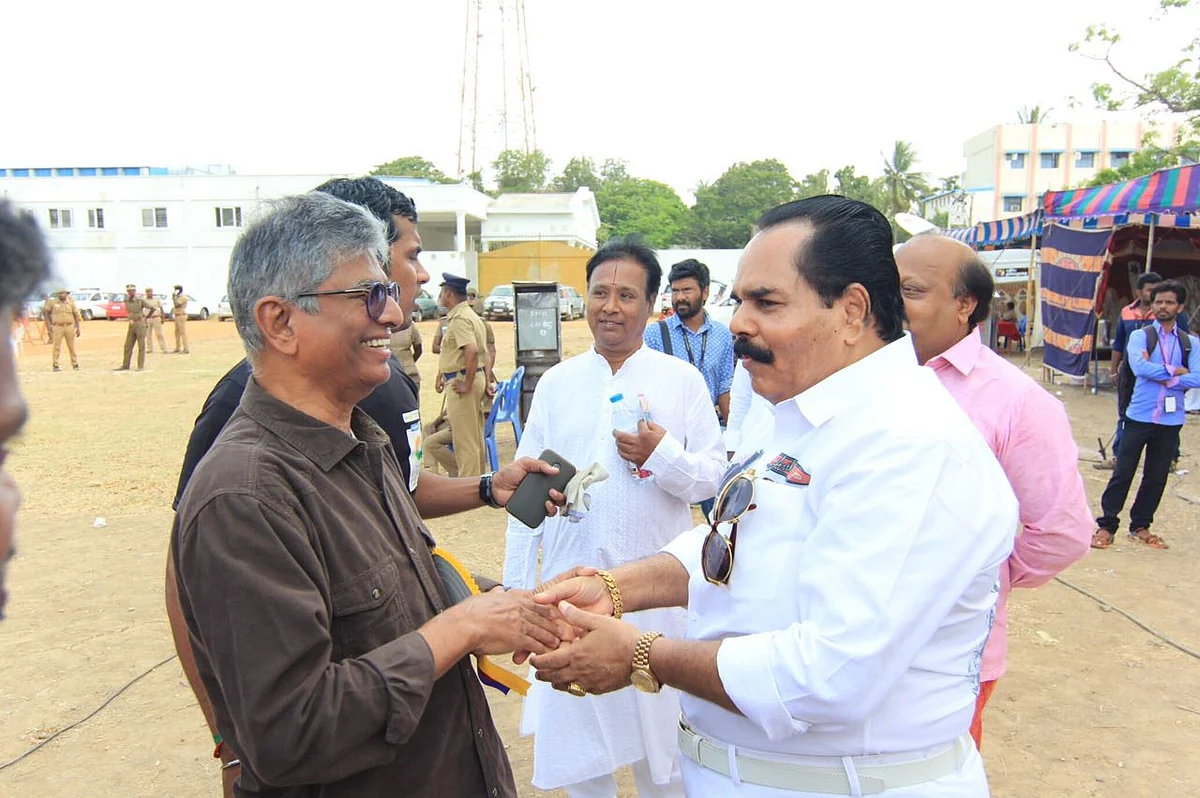 #LiveUpdates தயாரிப்பாளர் சங்க தேர்தல்: வெற்றியை குவித்த விஷால் அணியினர்!