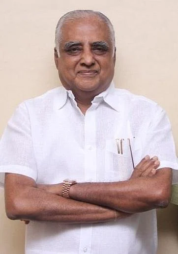 "நடிகர்கள் சம்பளத்தைக் குறைக்க முயற்சிக்காமல், இந்த சாதாரணப் பிரச்னைக்கு போராடுகிறார்கள்!" - சினிமா ஸ்டிரைக் அப்டேட்