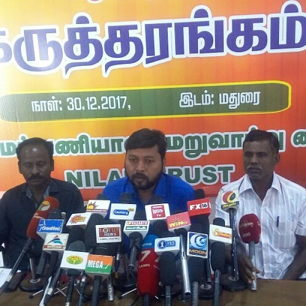 ரூ.13,000 ஊதியம்... அரசு ஊழியர்கள்போல் விடுமுறை! துப்புரவுப் பணியாளர்களுக்காக ஒலிக்கும் குரல்