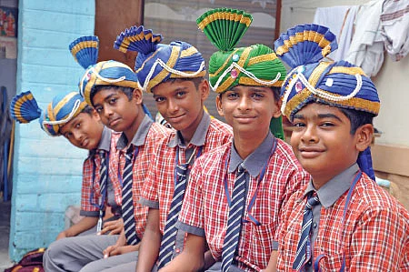 ஒரு குருவி முட்டையில் ஒன்பது விநாயகர்!