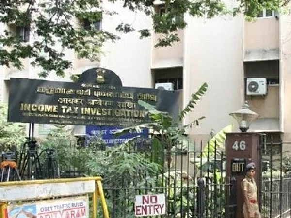 `4 மாவட்டங்கள்; 22 இடங்கள்!’ - வருமானவரித் துறை அதிகாரிகள் திடீர் ரெய்டு #NowAtVikatan